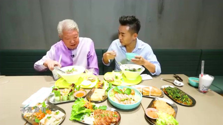 香港：蔡澜老先生推荐美食达人顾佳斌牛血汤，对方喝完后表示一生难忘