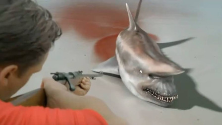 马里布鲨鱼攻击：深海鲨鱼浮出水面，开始疯狂攻击人类
