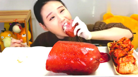 韩国吃播：那么大的火腿肠还有那么辣的白菜，吃得完吗？