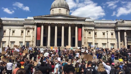 伦敦地标现大规模集会 示威者高喊口号声援美国黑人之死