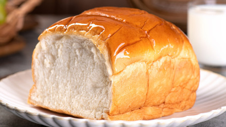 正宗的老式面包做法，学会这个诀窍，面包才柔软蓬松，一次就成功