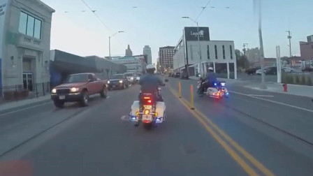 实拍！美国警察追捕摩托车飙车党