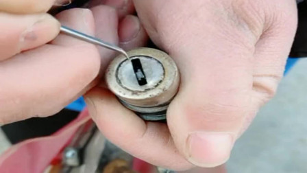 电动车修个锁要十块钱，换个新的十五，广西老板直接给换了新锁！