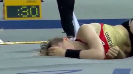美国女子跳高比赛，没能成功越过横杆，落地时伤心痛哭