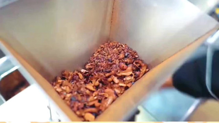 日本网红零食制作过程，巧克力都是现挑巧克力豆制作出来的，非常用心！