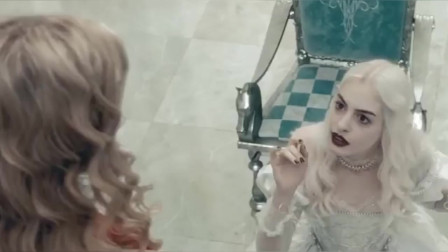 爱丽丝梦游仙境；误闯入一个奇妙的世界