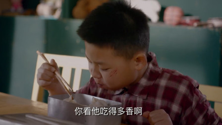 饺子馆：老姜带饺子去看小乞丐，敲他吃的虎头虎脑的，咋看咋稀罕！