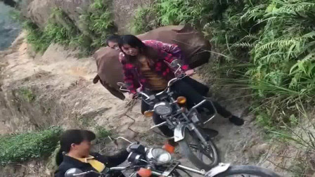 贵州女生山路骑摩托车下山，这才是真正的技术！