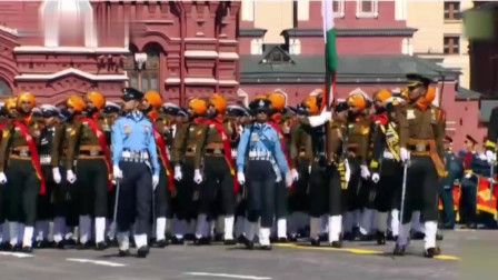 印度三军仪仗队亮相俄罗斯红场阅兵现场视频