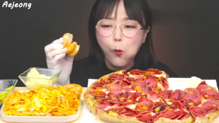 韩国吃播Aejeong：意大利辣香肠披萨 和 奶酪焗意大利面！