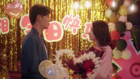 怪你过分美丽：莫向晚让林湘高兴点，过一会给林湘一个礼物，林湘这才露出笑容，跟粉丝互动