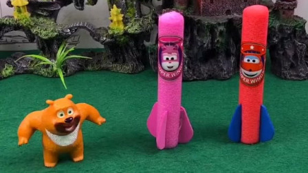 熊二在转圈圈，大柱子怎么不见了呢？