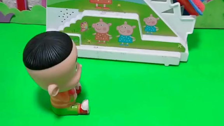 大头儿子好开心啊，它在玩什么玩具呢？