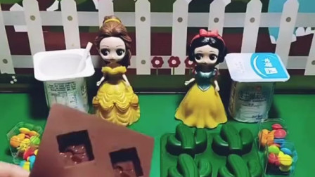 把糖果放背包里，背包是白雪的吗？