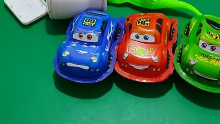 乔治有个新床，乔治好幸福啊！