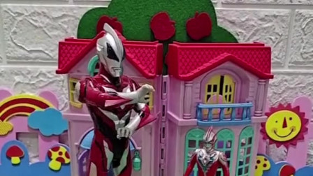 小超人好饿啊，它的妈妈怎么还没回来啊？