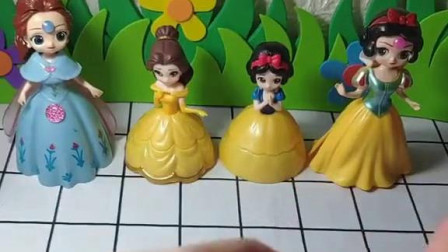 白雪喜欢手提包，她妈妈会给变出来吗？