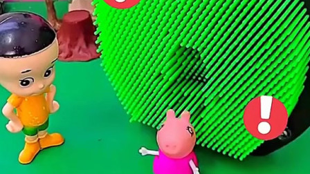 大头躲起来了，乔治能猜出是谁吗？