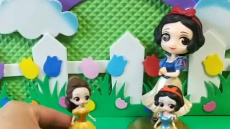 白雪有好多口香糖，真是太好了呢！