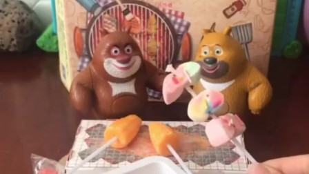 光头强在烤串，它的烤串被谁吃掉了呢？