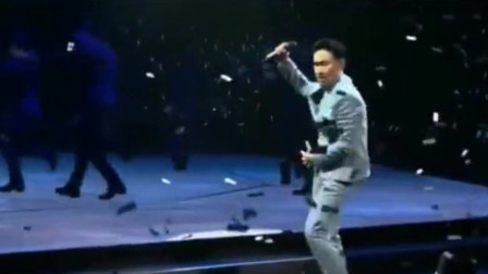 你是否还记得这首曾经红遍大江南北溜冰场的经典迪斯科？《连锁反应》林姗姗