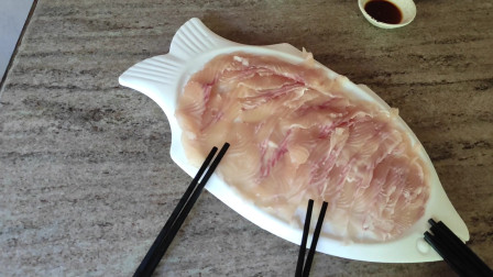 小伙子从池塘带回一条3斤重的金鳟鱼,第一次做生