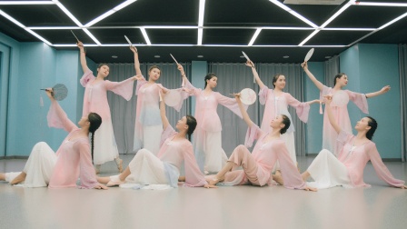 学中国舞的女孩都是仙女下凡吗？古风舞《烟雨行舟》，与你共览！