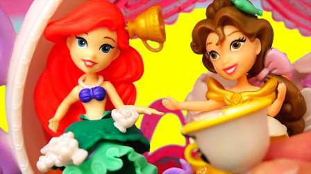 迪士尼公主玩具：贝儿公主邀请小美人鱼公主一起吃甜品