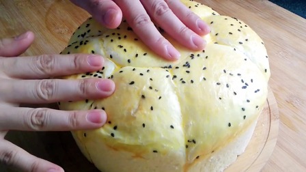 不用烤箱，不揉手套膜！加上一个菠萝，做出来的面包松软又拉丝