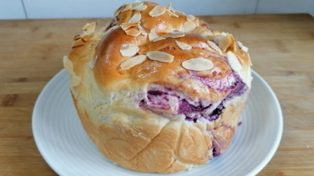 紫薯手撕面包，此款配方容易揉出手膜，松软拉丝比外面买的还好吃