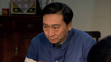 傻春:父亲被批成叛徒,女儿冷嘲热讽得嫌弃父亲,父亲寒心流泪