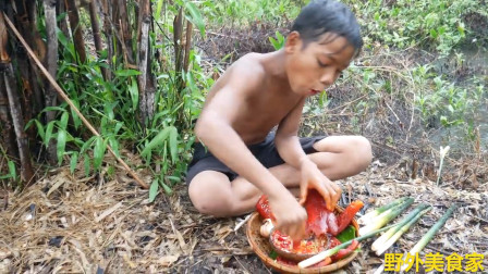 荒野小孩：丛林午餐独享一盘美食，吃的可真丰富，看的我都流口水