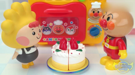 奇奇和悦悦的玩具：面包超人的新款微波炉玩具，还做了水果蛋糕哦