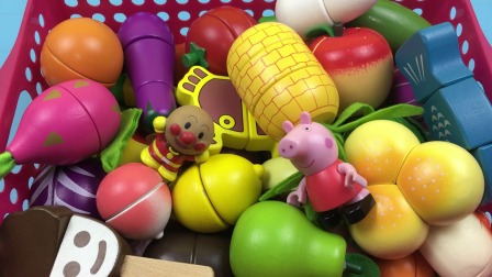 玩具SHOW小猪佩奇 第一季 小猪佩奇和面包超人玩切水果