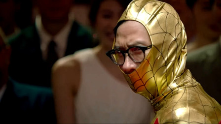 澳门风云:筛盅女王纹身壮胆,小马哥直接变身,气势上决不能输