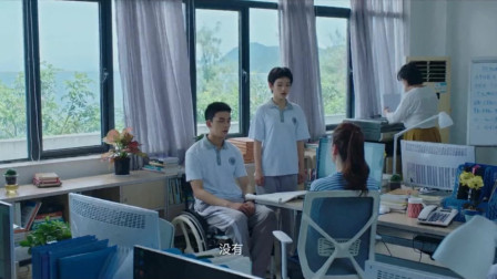 穿越火线: 陆小北楚歌同时要求换同桌被拒，被老师勒令相互帮助