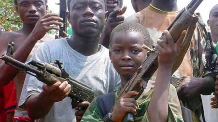 非洲内战，儿童生存艰难，竟成了一种武器！