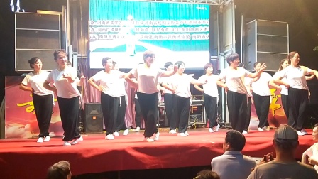 获嘉县戏曲艺术培训中心的学员们正在表演豫剧选段红灯记