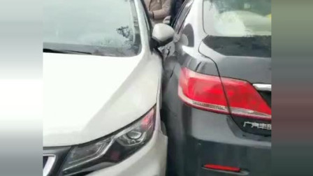 这种情况是黑车先动，还是白车先动