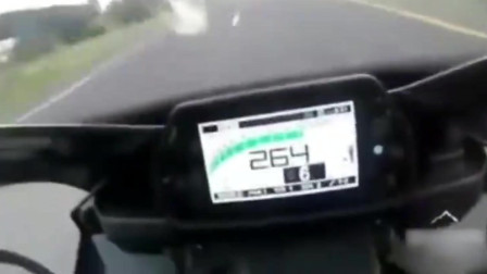 摩托车时速260公里失控撞电线杆，司机当场身亡