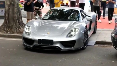 这就是我不买超跑的原因，坡要是在高一点就直接刮到底盘了