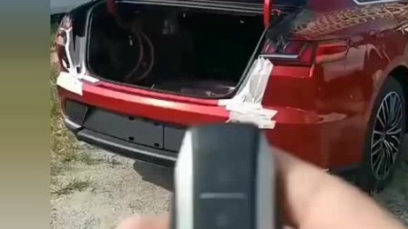 比亚迪汉电动尾门