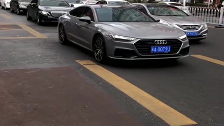 开奥迪A7去喝下午茶的土豪