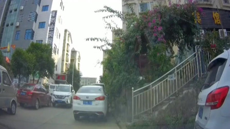 大哥你车压我脚了