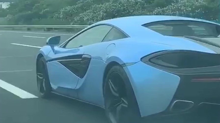 路上发现了这款车，看了半天也不知道是什么车