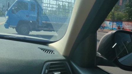 刚拿到驾照的女司机，我想下车