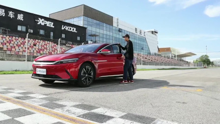 当比亚迪汉下赛道去跑，听大咖如何评说