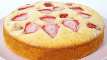 面点师教学草莓鸡蛋糕的做法，香甜松软，营养美味，比蛋糕还好吃