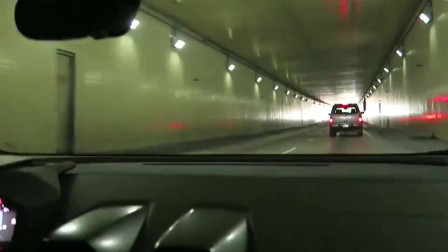 GTR被人超车后，这声浪差点把隧道炸塌了