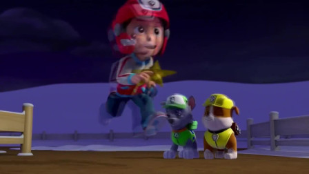 汪汪队立大功：莱德接到电话，是圣诞老人，他需要帮助